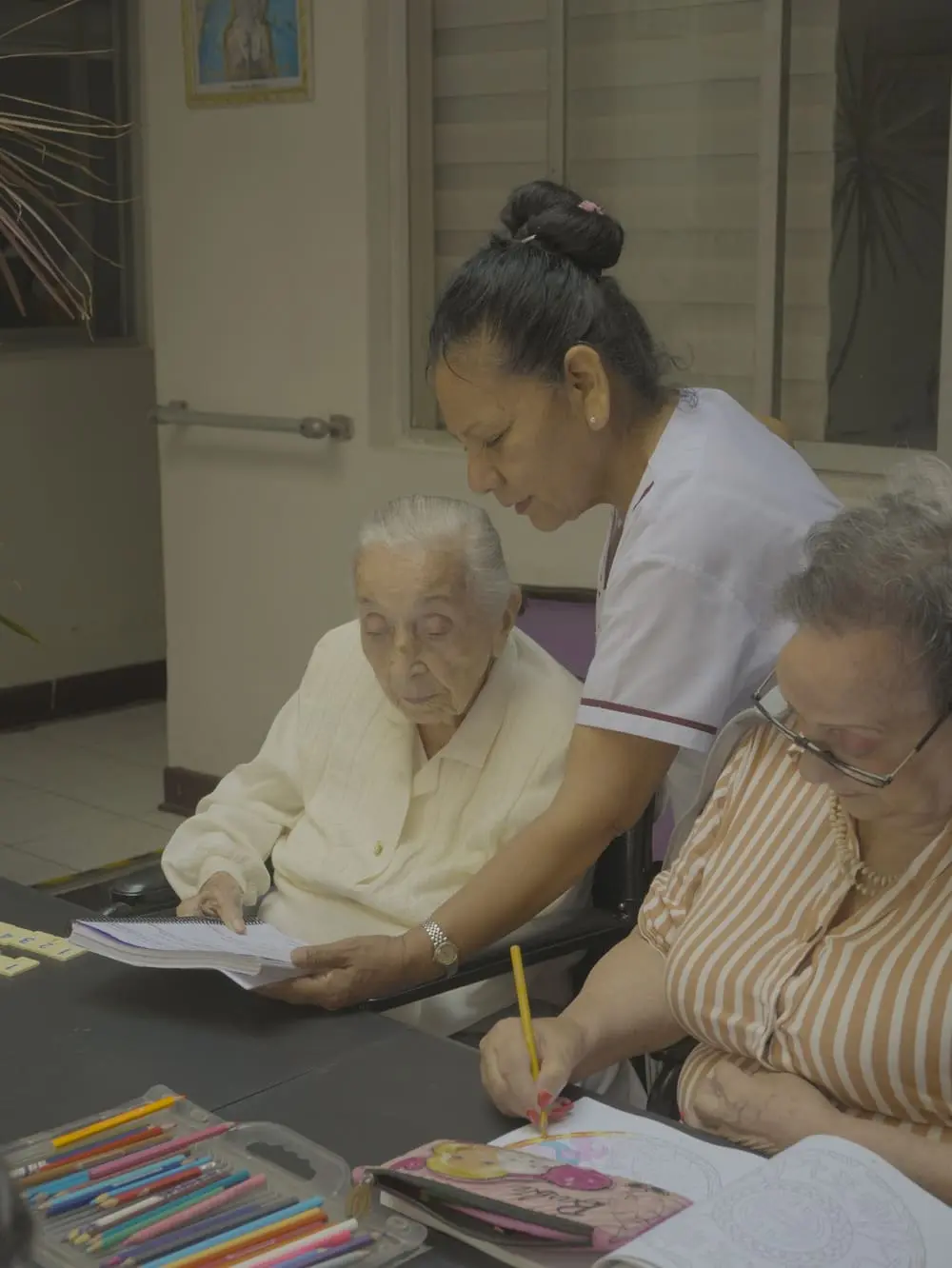 cocina moderno de colores oscuros